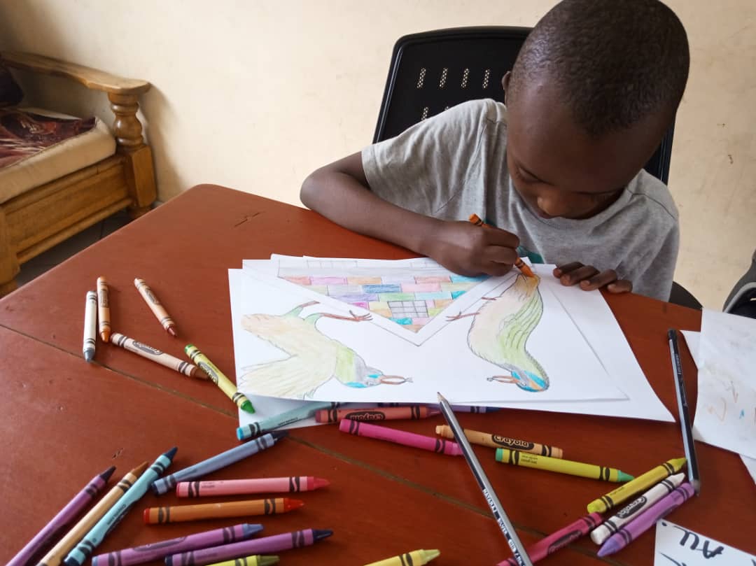 Niños aprendiendo juntos en Fortune Kids